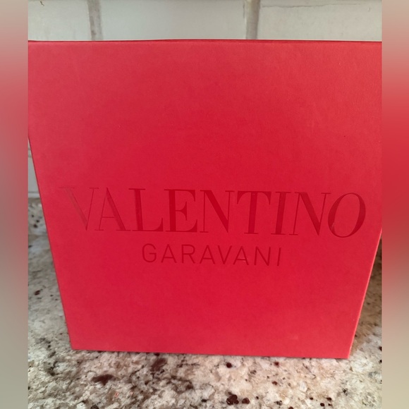 Valentino Garavani Black and Cream Patterned Bucket Hat - Picture 4 of 13